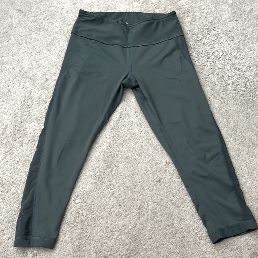 90 Degree Green 3/4 Length Leggings